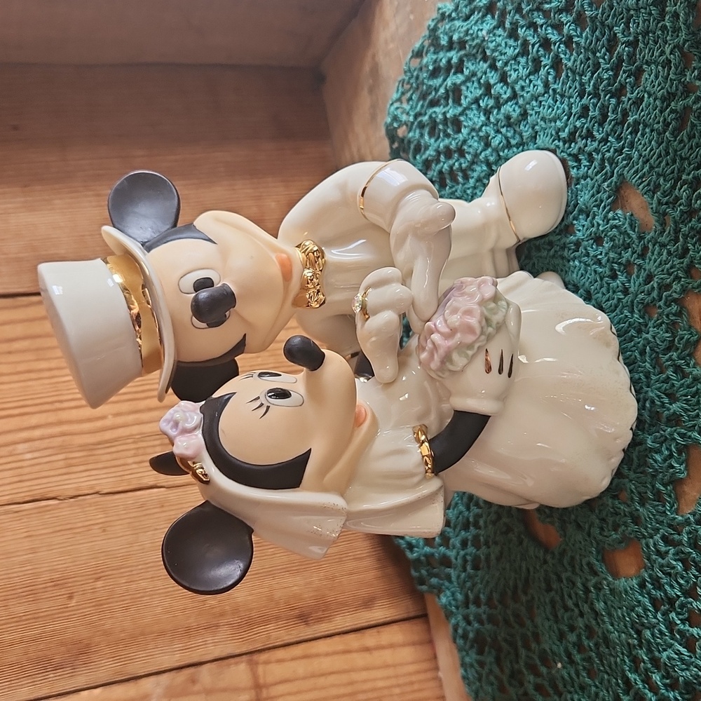 Disney Lenox Minnie's Dream Wedding Cake Topper Figurine Mickey Mouse